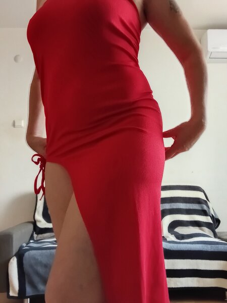 Doamna inalta cu forme, July.